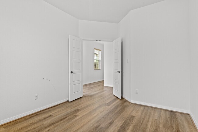 Foto del edificio - 448 Chaste Tree Dr