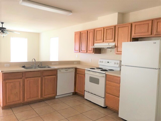 Cocina - 215 N McCampbell St