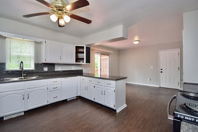 Building Photo - 9571 Beech Dr
