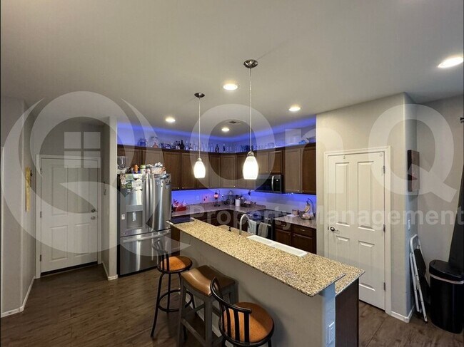 Foto del edificio - 12890 Bloomington Loop