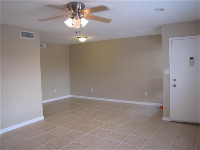 Building Photo - 3303 W Greenridge Dr