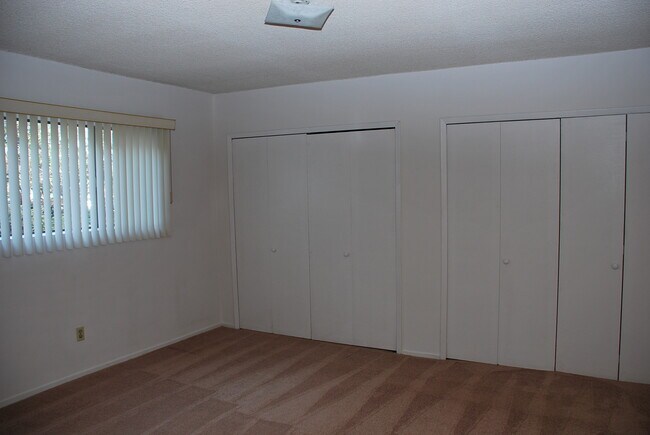 Bedroom - 236 S Mentor Ave