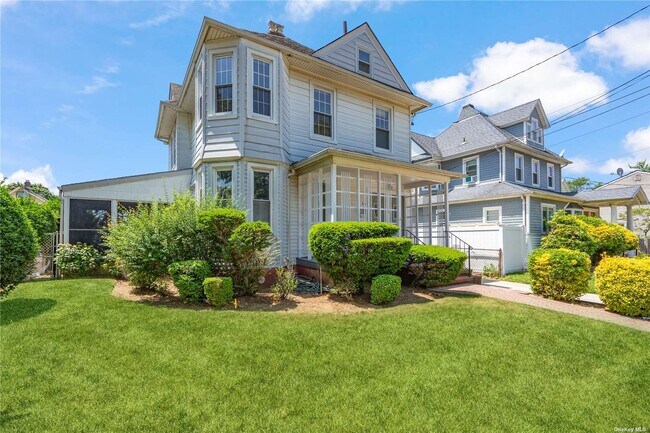 Building Photo - 50 W Mineola Ave