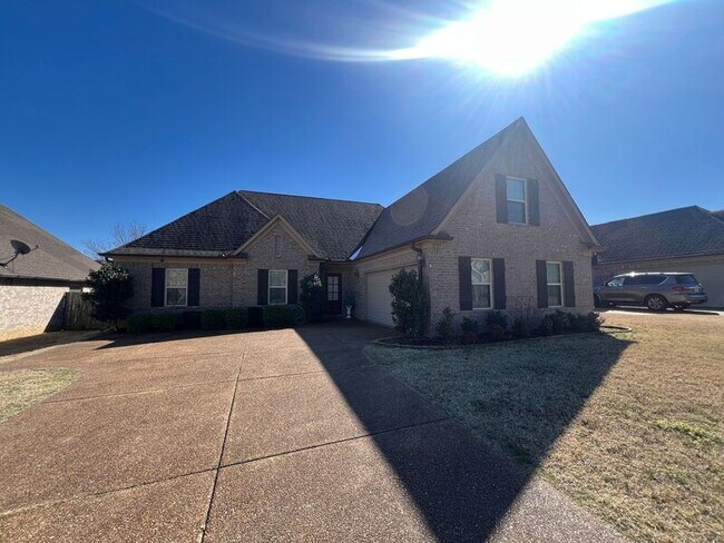 Building Photo - 2705 Champion Hills Dr