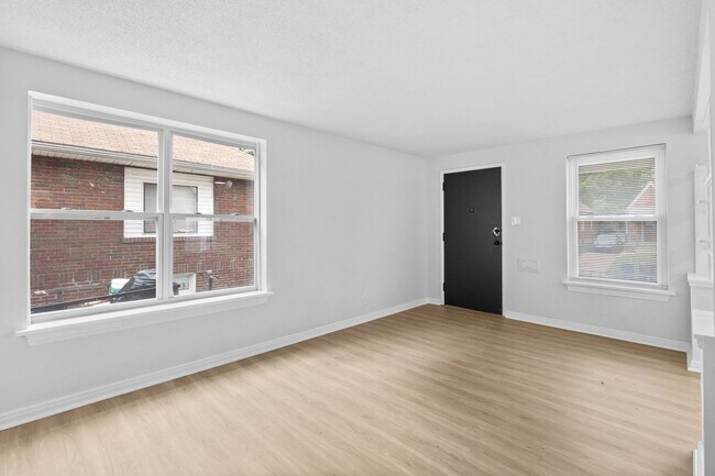 Foto del edificio - Cozy University City Brick Home with Basement & Off-Street Parking Near WashU & The Loop