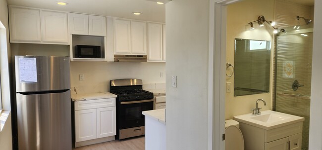 Foto del edificio - 950 N Kingsley Dr