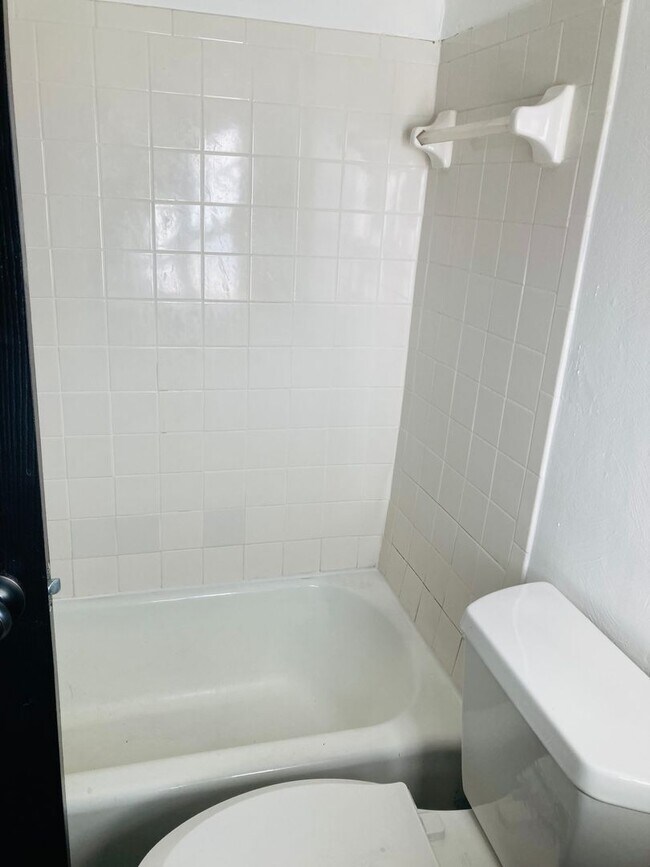 Foto del edificio - 922 Western Ave