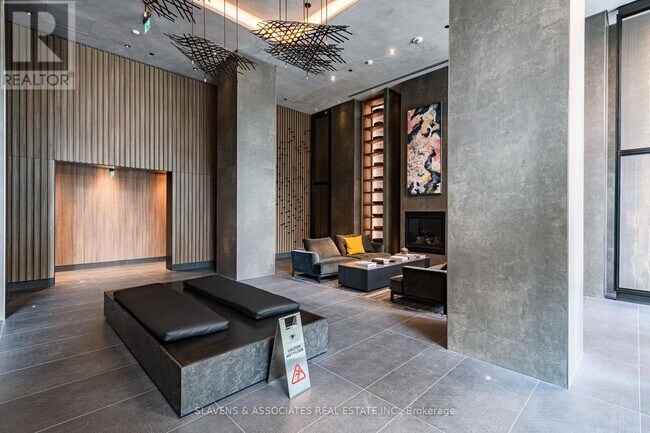 Photo du bâtiment - 55 Charles St E