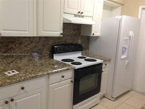 Building Photo - 1325 SE 1st Terrace