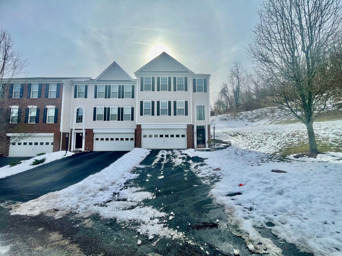 Foto principal - 3 Bed 2.5 Bath- Canonsburg PA