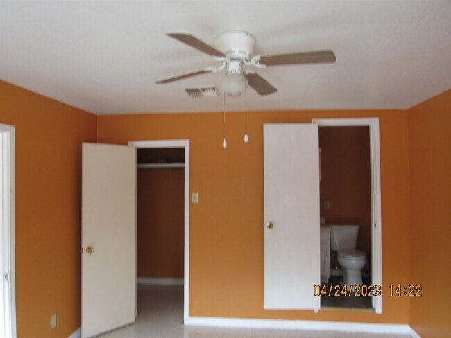 Foto del edificio - 1217 S Zapata Hwy