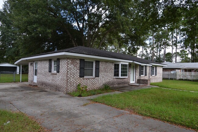 Building Photo - Home For Rent