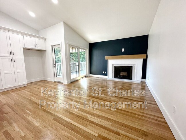 Foto del edificio - 1926 Springtree Dr