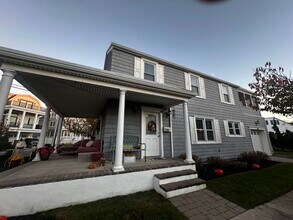 Building Photo - 3006 Sunset Ave