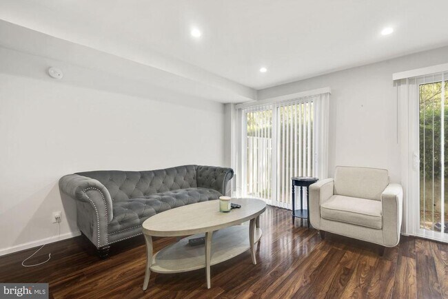 Foto del edificio - 160 G St SW