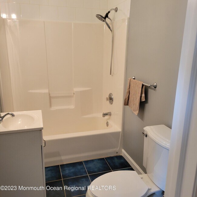 207 Broadway, Keyport, NJ 07735 Townhome Rentals in Keyport NJ