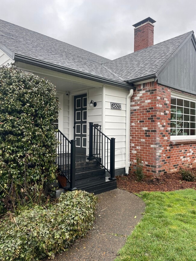 Building Photo - 4603 NE Irving St