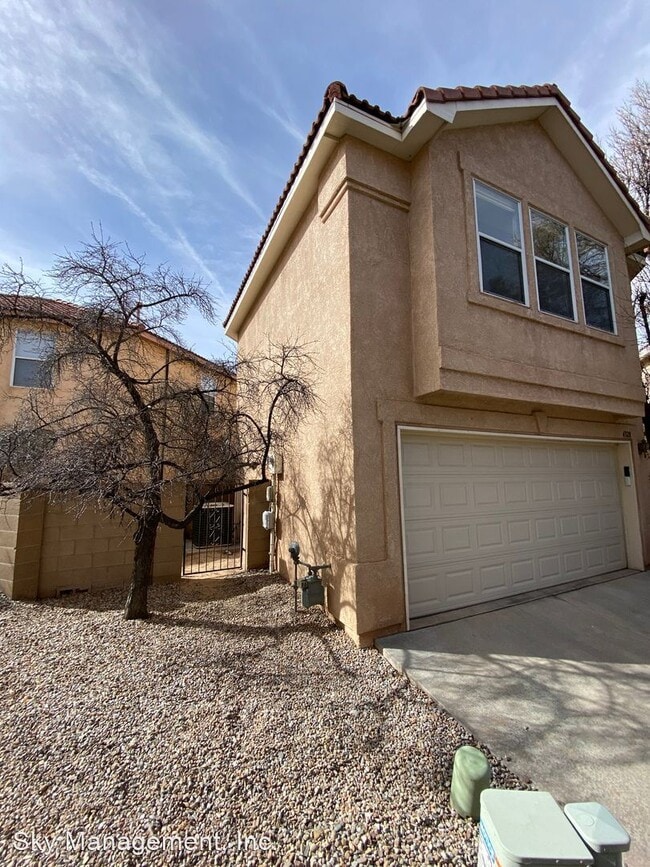 3 br, 2.5 bath House 4328 Altura Vista L... House for Rent in