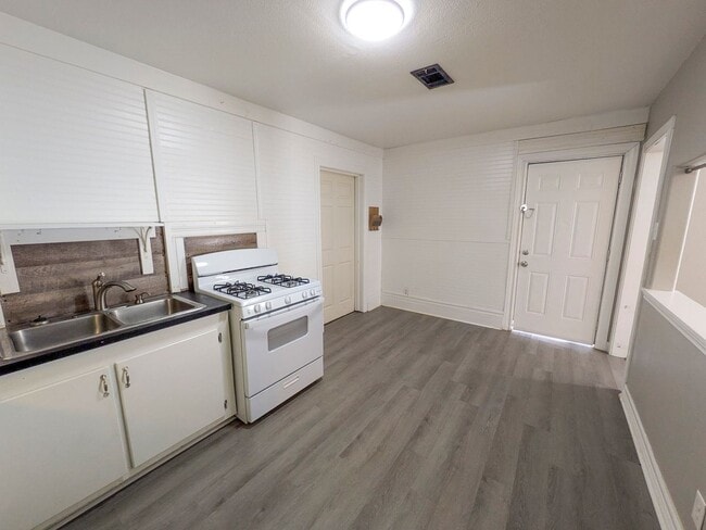 Building Photo - 290 Hebert Dr