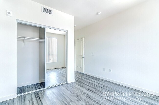 Foto del edificio - Beautiful Modern Two Bedroom In Echo Park