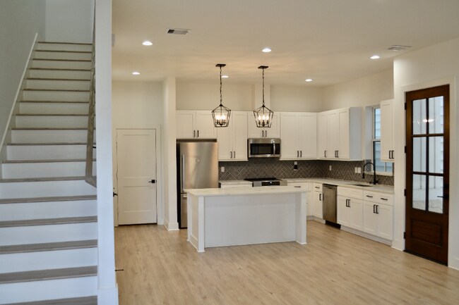 Foto del edificio - 6426 Highland Pine Ln