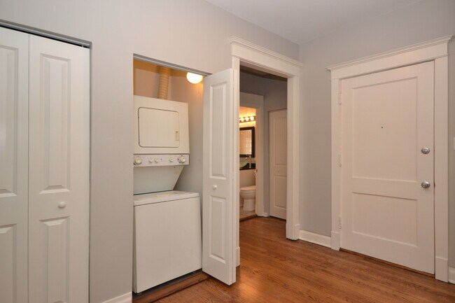 Foto del edificio - 925 E 61st St