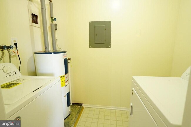 Building Photo - 12417 Hickory Tree Way
