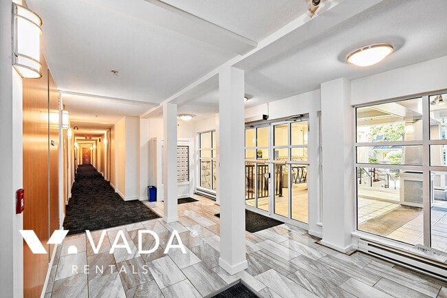 Building Photo - Carmel in Highgate 1 Bedroom Apartment Ren...