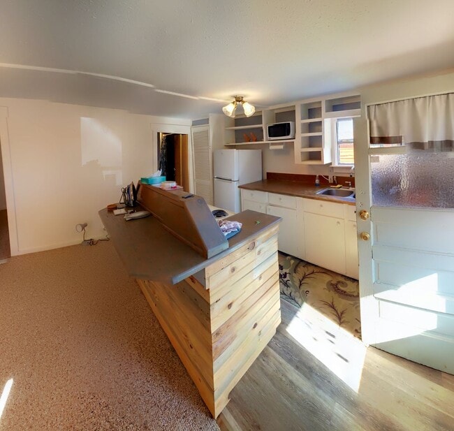 Building Photo - Hartsel! Fenced Yard! Beautiful Views! New...