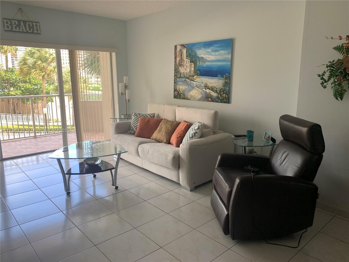 Foto principal - 1985 S Ocean Dr