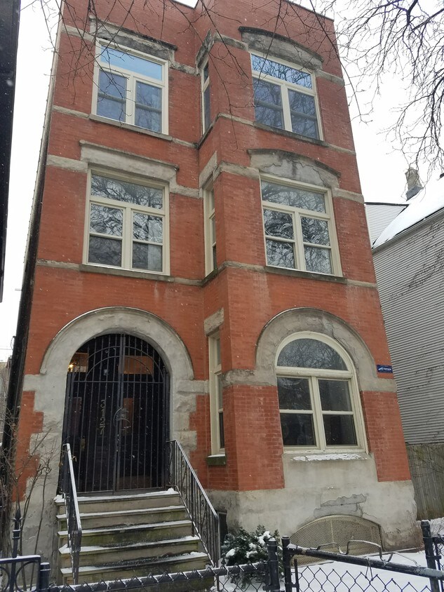 Primary Photo - 3127 N Racine Ave