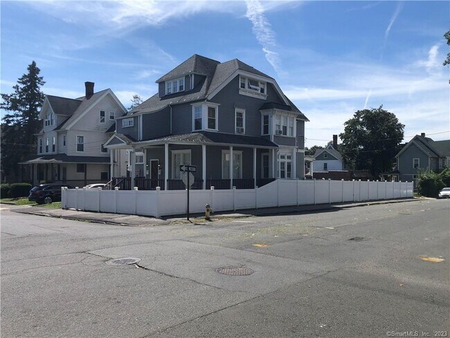 Foto del edificio - 77 Chestnut Ave