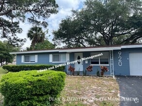 Building Photo - 920 Country Club Way S