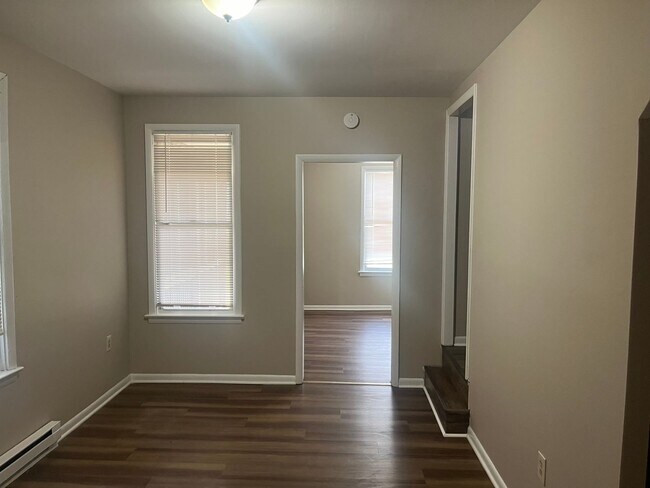 Foto del edificio - 208 1/2-210 N. Jonathan Street