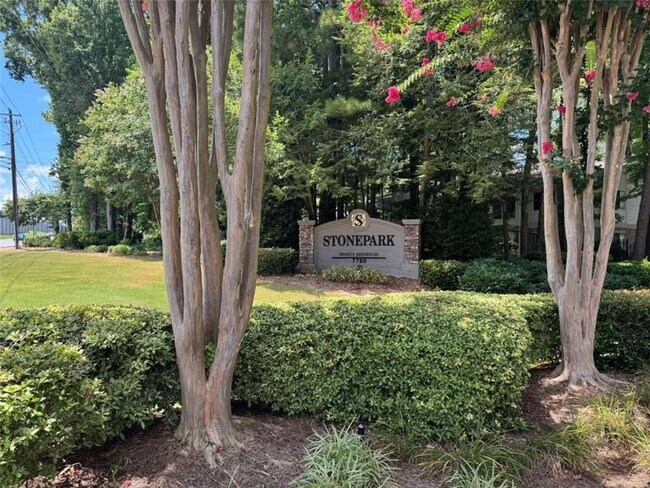 Foto del edificio - 5005 Wingate Way