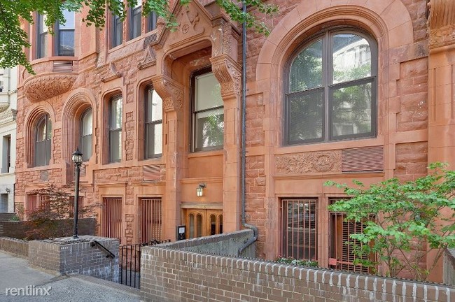 Building Photo - 167 W 74th St