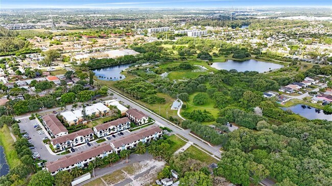 Foto del edificio - 6156 SW 36th Ct