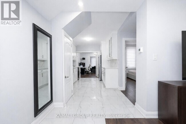 Photo du bâtiment - 449 Kenilworth Ave N