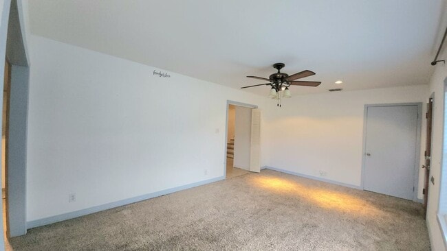 Building Photo - 1635 Sam Houston Dr
