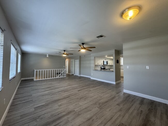 Foto del edificio - 302 Parkside Dr