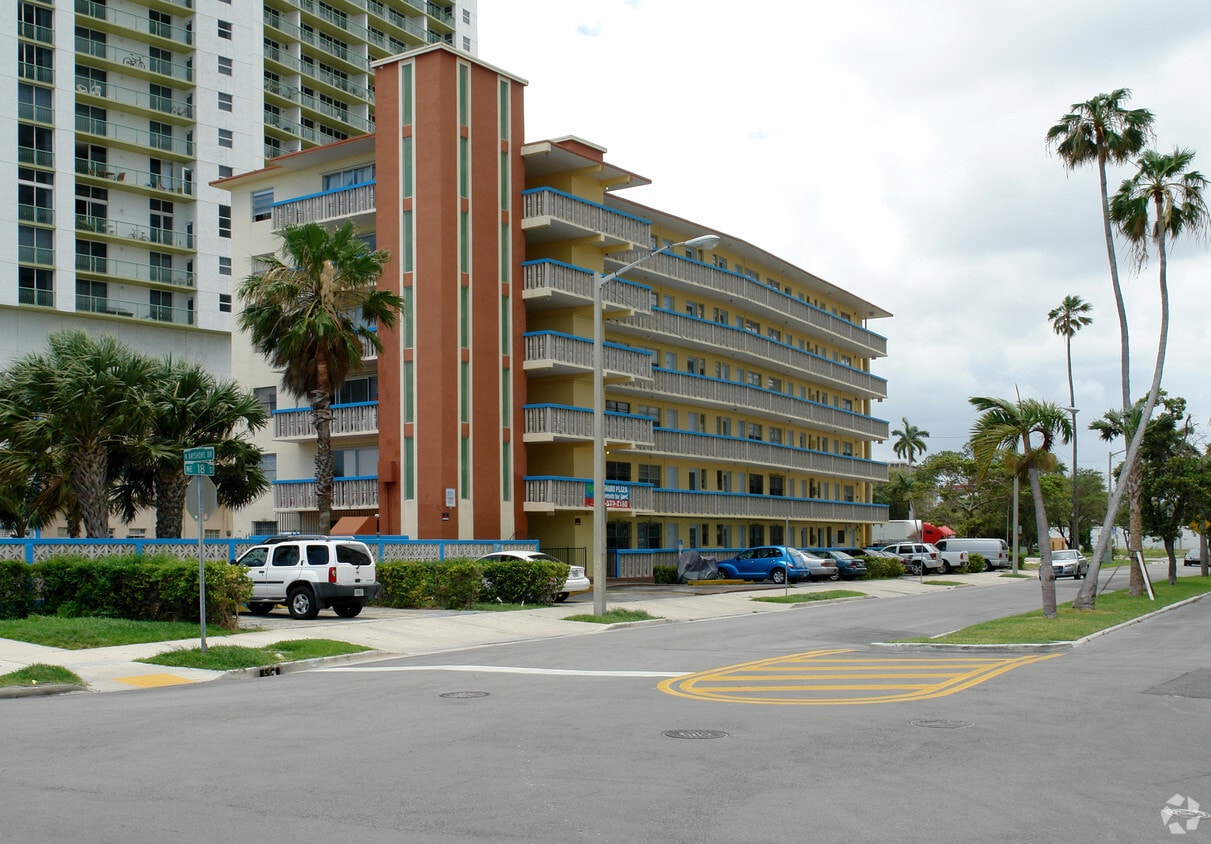 Bayshore Plaza Apartments in Miami, FL