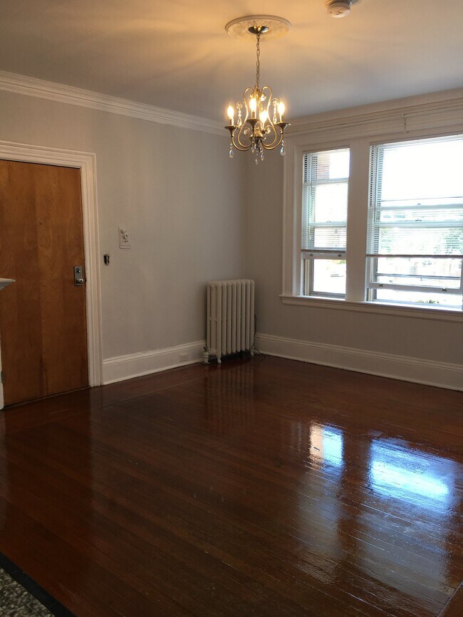 Foto del edificio - 374 Lloyd Ave