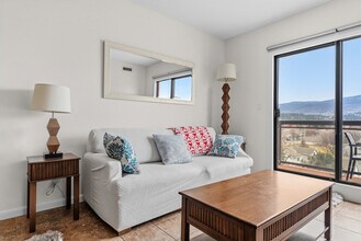 Building Photo - 654 Cook Rd