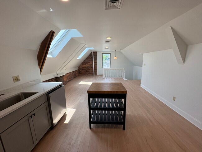 Kitchen - 1641 E Michigan St
