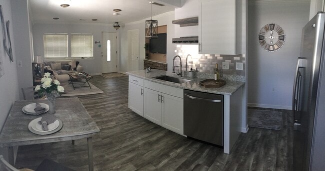 Cocina y sala de estar - 23 E 6th St