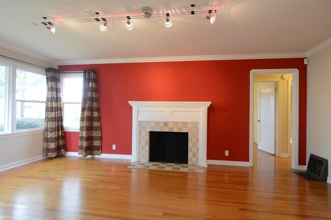 Foto del edificio - 1060 Ridgeley Dr