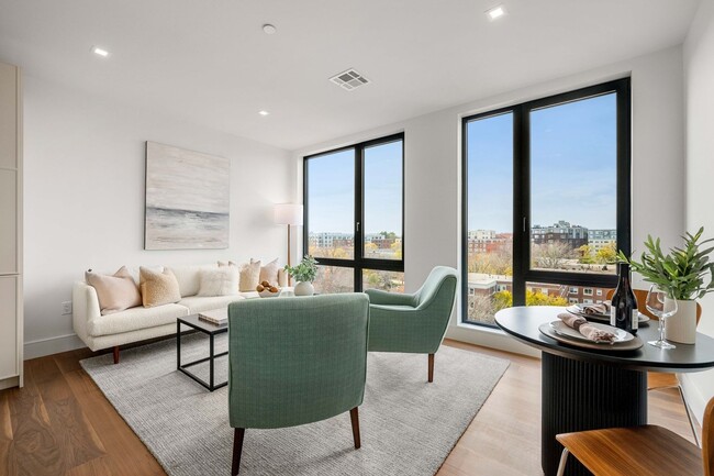 Building Photo - Luxury Building - Close to T - Pet Friendl...