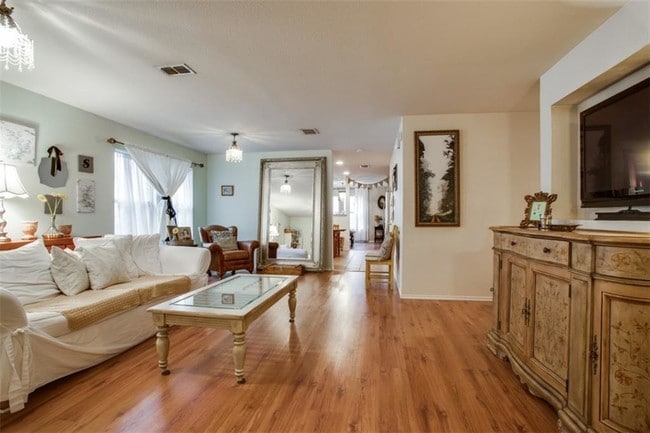 Building Photo - 12887 Balez Dr