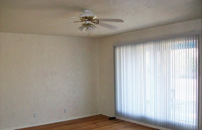 Foto del edificio - LOWER VALLEY: 3 BEDROOMS 2 BTH