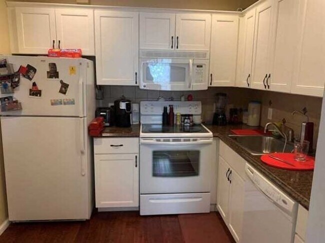 Foto del edificio - 13 Scarborough Ln